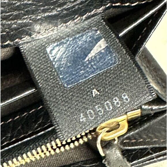 💯Authentic Fendi Long Bi-fold Wallet🍀 - Picture 10 of 12